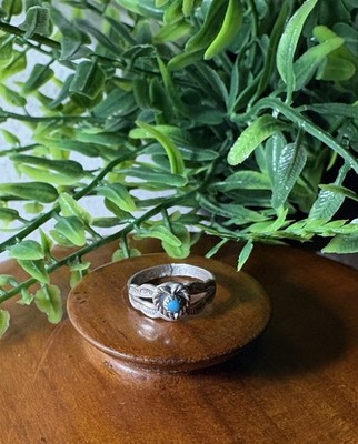 This ring features a vibrant turquoise stone set in a heart,925, DAMAGED!!!!!