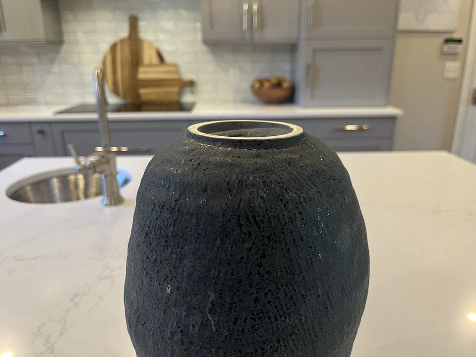 Jarrón artesanal Pottery Barn Tall Frasier descontinuado 13""/pizarra Foto 4 de 4