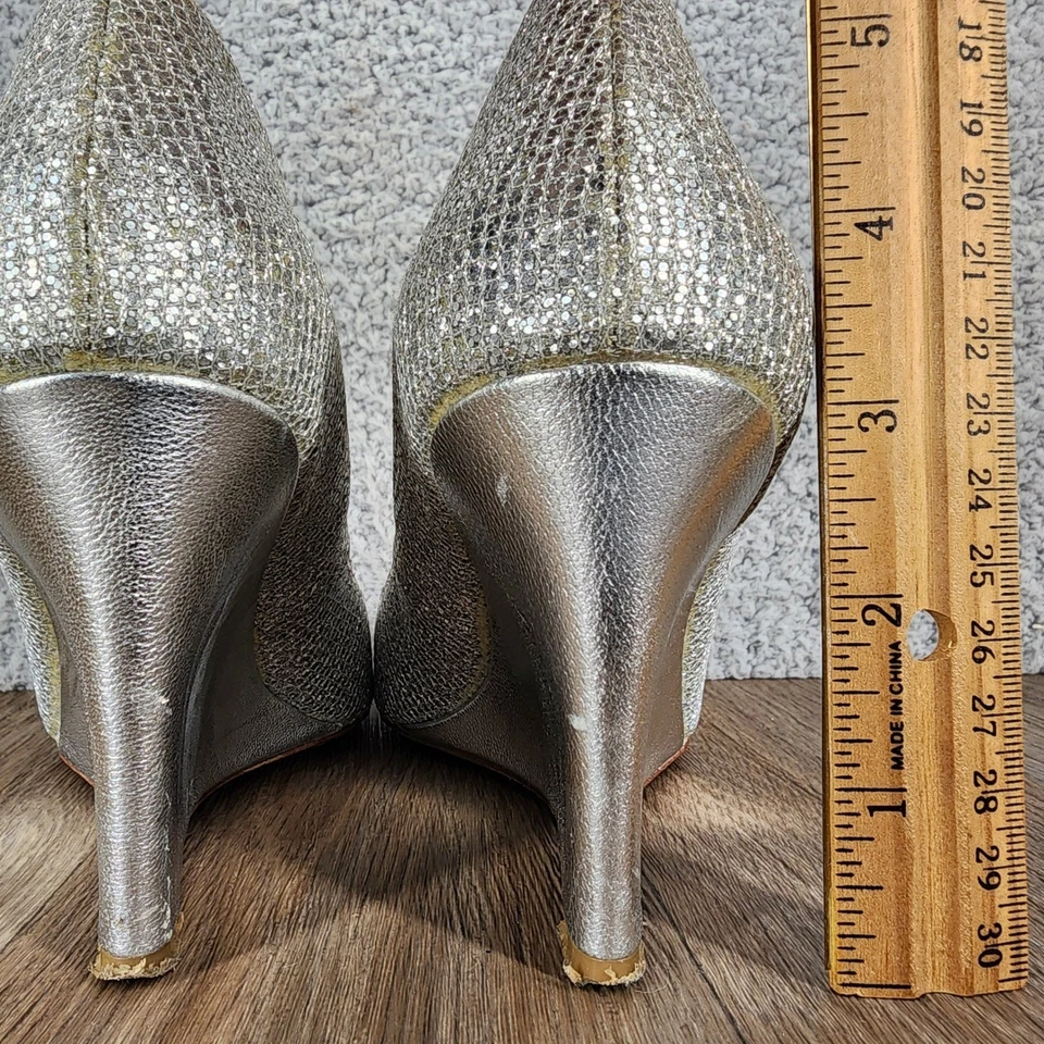 Tacones de cuña Badgley Mischka plateados brillantes punta abierta para mujer talla 6,5 Foto 4 de 4