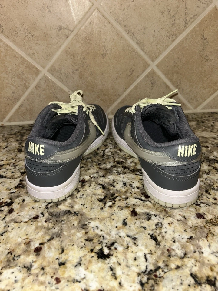 Nike Dunk Low Hierro Gris Fresco Lima Hielo Brilla en la Oscuridad 4.5Y Usado 2-3x’s. Usado en excelente estado Foto 3 de 4