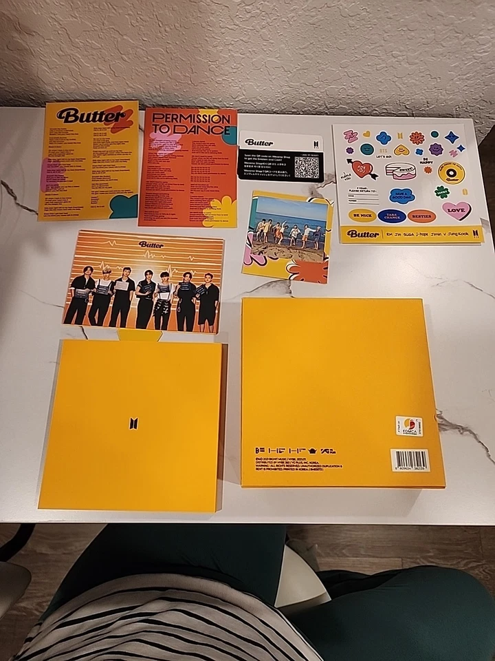 BTS Butter Album with Stand-Up Photocard, Stickers, And Polaroid Photo Card. Foto 3 de 3