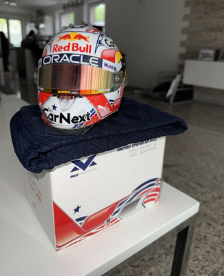 Red Bull Racing Max Verstappen Helm 1:2 United States GP 2022