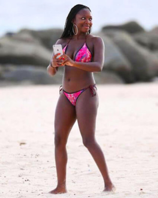 NATURI NAUGHTON - 8''X10'' PHOTOGRAPH