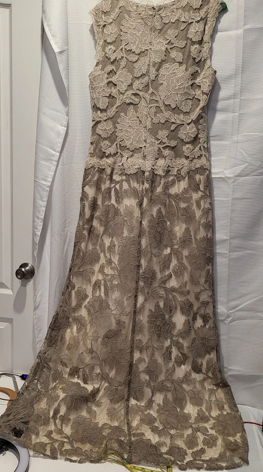 Vestido Tadashi Shoji Metálico Talla 14 Cóctel Semi Vestido Encaje Vaina Sin Mangas Foto 4 de 4