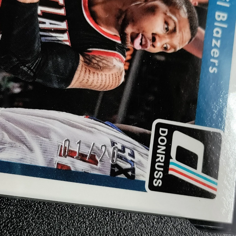 /20 Damian Lillard Patch Game Worn SGC 8 2014-15 Donruss Threads Prime #20 SP - Image 3 of 4