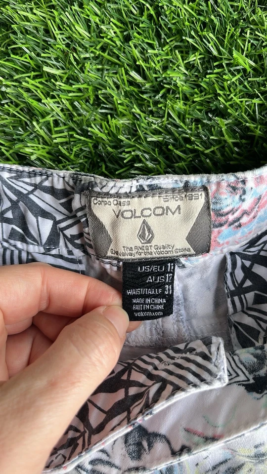Volcom Floral Print Shorts Size 11 Juniors  - Image 4 of 4