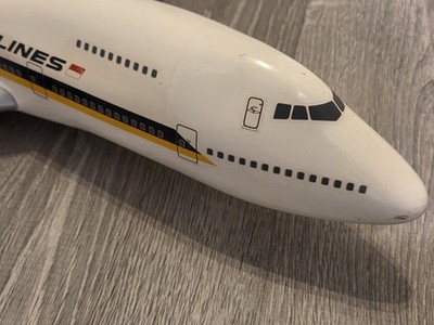 Singapore Airlines Boeing 747-200B Super B 1/100 Scale Aircraft