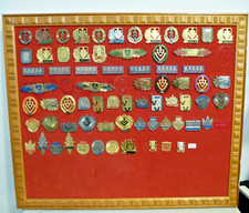 70x Marathon/Läufer-Klassifizierungsabzeichen-Konvolut auf alte Rahmen Pinwand