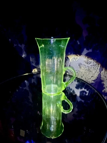 💚 Carnival Iridescent Irish coffee mug UV Glow Like Uranium Glass Depression 💚