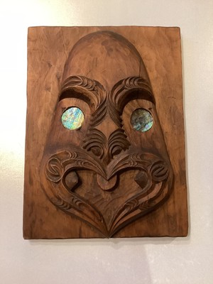VINTAGE handgeschnitzte Maori Gesichtsmaske Wandrelief Paua Muschel Augen SIGNIERT 28x21 cm