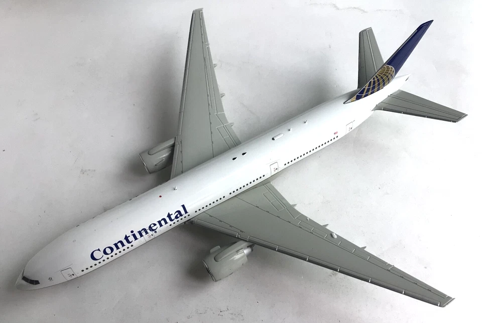Avión diecast Gemini Jets 200 G2COA150 Continental Boeing 777-200ER 1:200 Foto 4 de 4