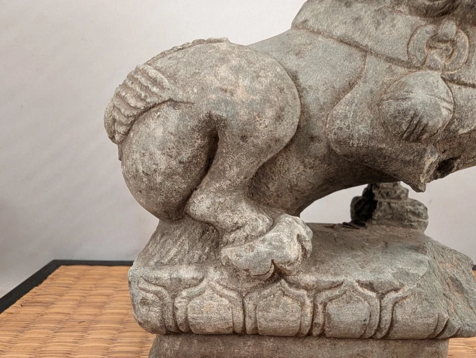 Antiguo templo chino de piedra verde león guardián ShiShi Singha Komainu China Foto 4 de 4