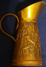 Mosiężny dzbanek z uchwytem i motywami ok. 1,3 l