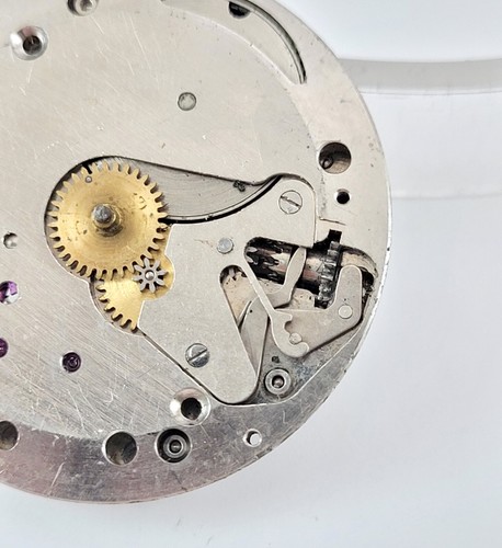 UNIVERSAL Geneve Hand-Winding Movement Caliber 1200 to restore or parts. - Picture 6 of 6