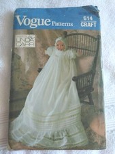 Vestido de bautizo para muñeca Vogue patrón 614 para muñeca de 16"