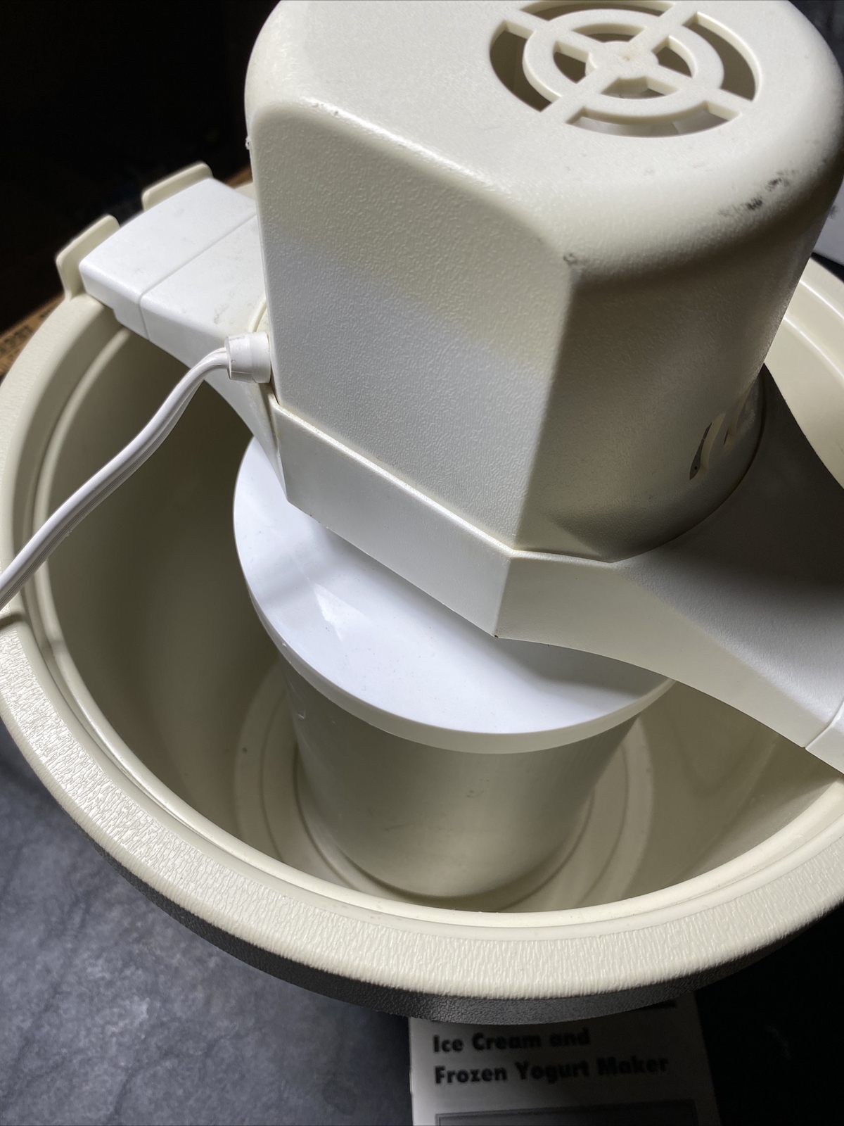 Vintage Rival 4 Quart Electric Ice Cream Yogurt Freezer Maker 8401