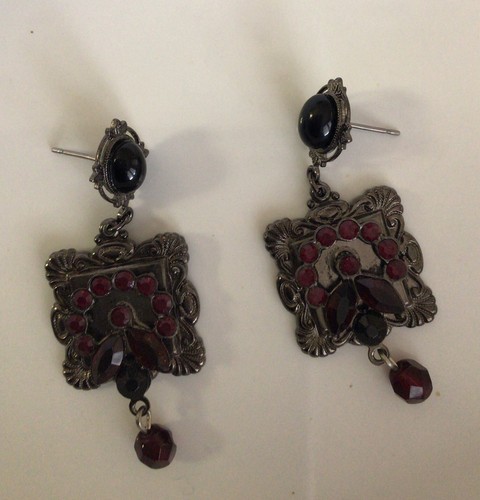 Cheryl Reis Earrings Pierced - Picture 8 of 8