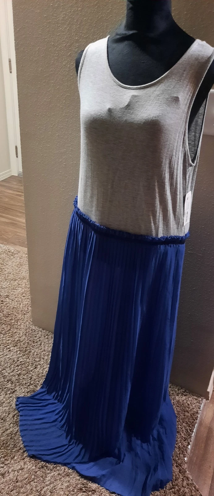 Sleeveless Sundress
Opens in a new window or tab