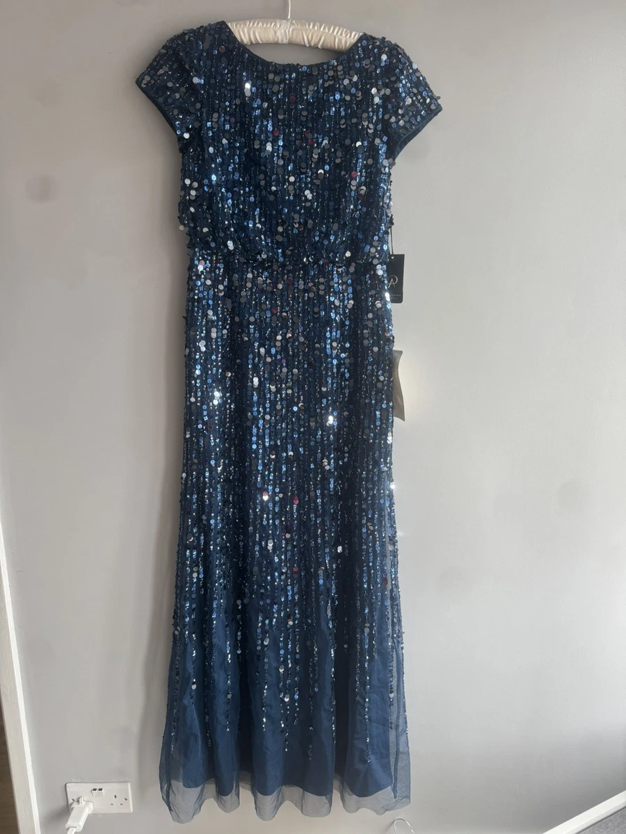 Vestido Blusa Larga con Cuentas Azul Profundo Adrianna Papell Mangas Cortas. 10