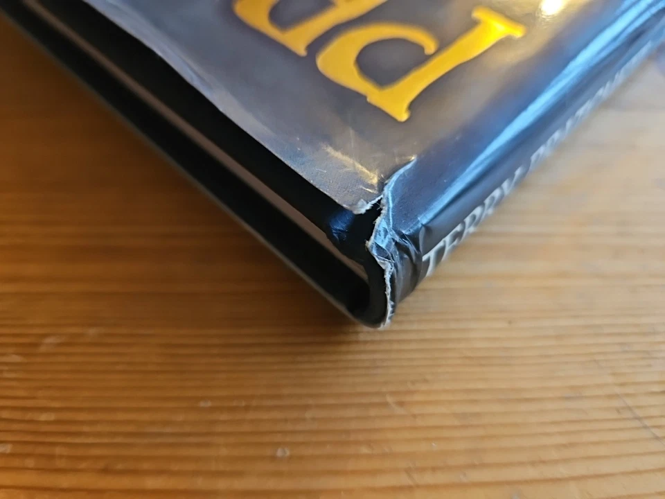 2001 Signed First Edition Terry Pratchett The Last Hero - Image 4 of 4