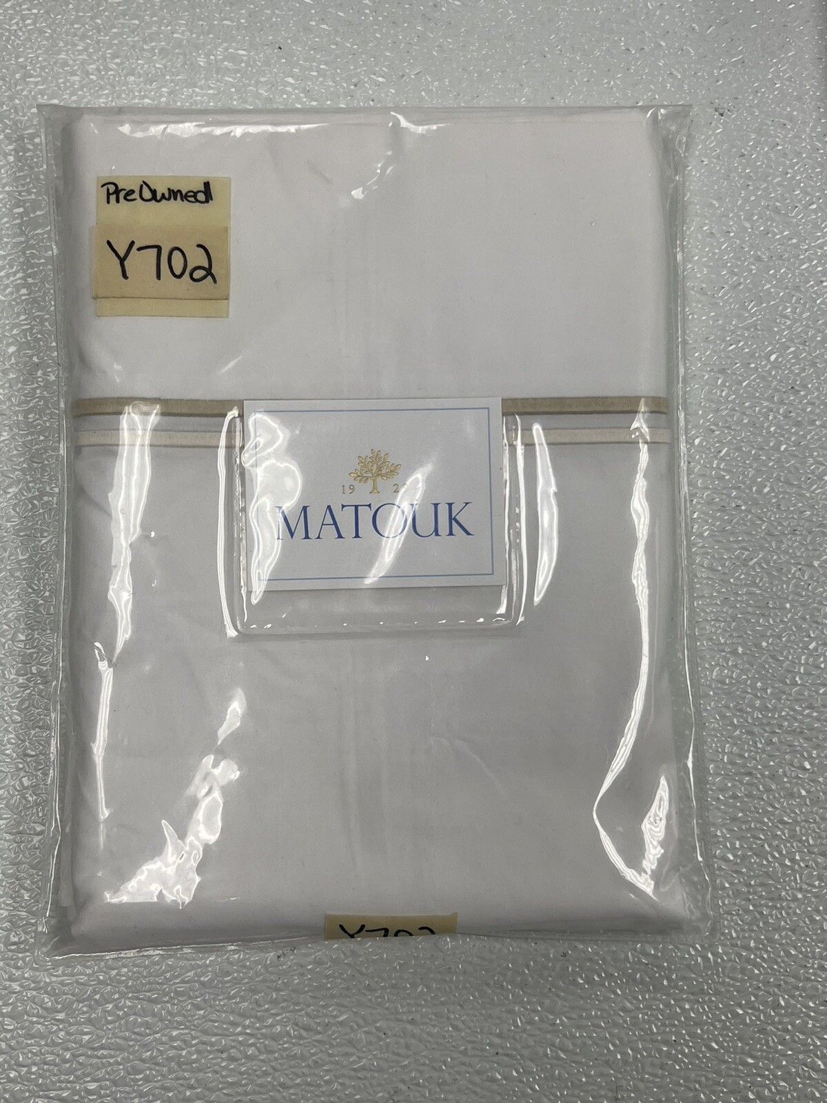 Matouk M028 Essex (2) Standard Pillow Cases 21x32 Champange/White