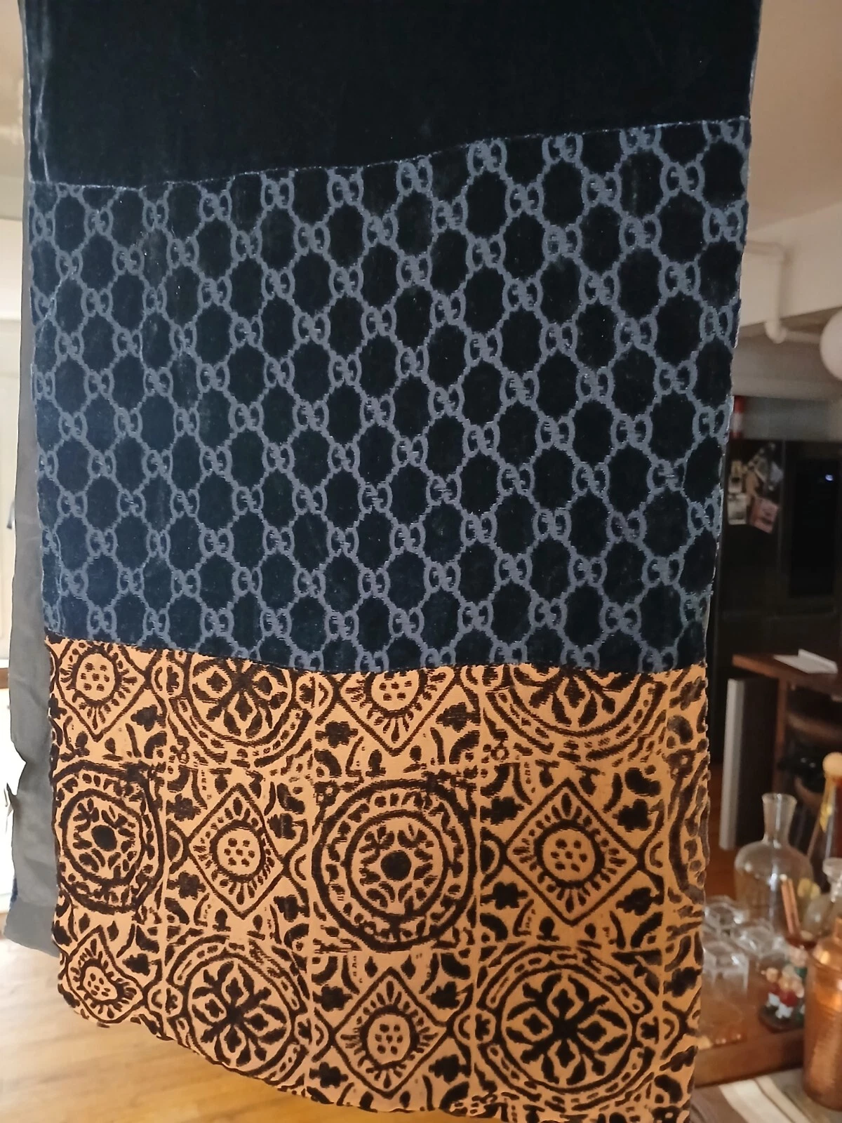 Foulard Gucci velours de soie brûlée monogramme. Cool Luxe CLASSIC 
