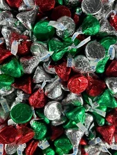 HERSHEY'S KISSES RED SILVER GREEN MILK CHOCOLATE BULK HOLIDAY 3 POUNDS CANDY
