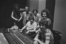 comedian David Frye with unspecified people 1971 Old Movie Photo