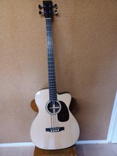 Guitare basse électro acoustique