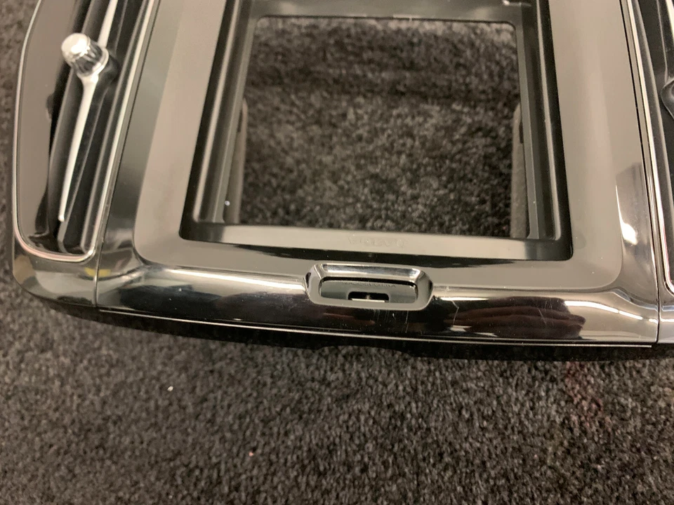 Radio para tablero central Volvo XC60 19-21 con rejillas de ventilación 31417738 Foto 4 de 4