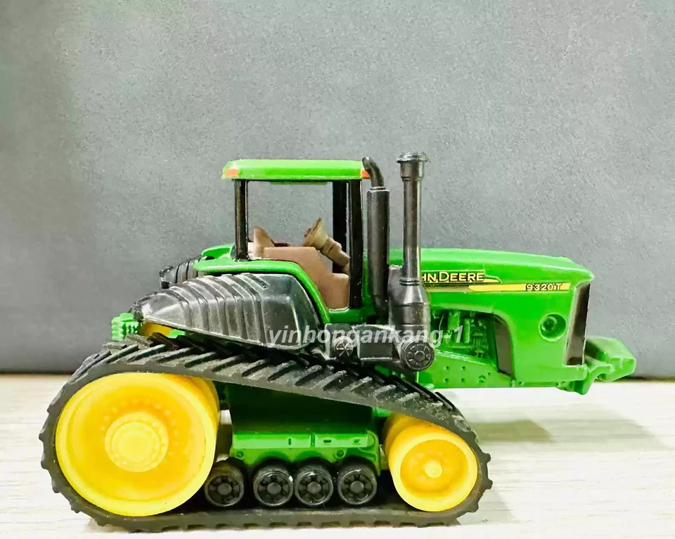 John Deere 1/64 ERTL 9320T Crawler Tractor Diecast Model - Image 2 of 4