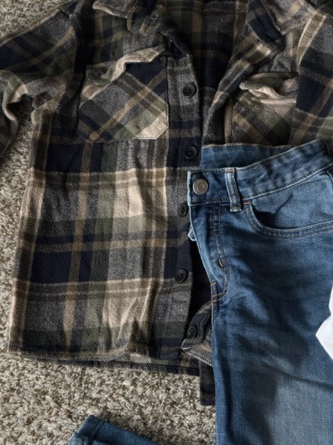 chlothes for kids 7-8 years old 4 units  of clothing jacket,jeans,t-shirt,shirt thumbnail 4