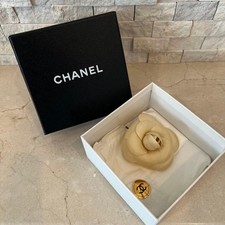 Chanel Camellia Beauty Drama Rare Collectible Used No Smoking or Pets