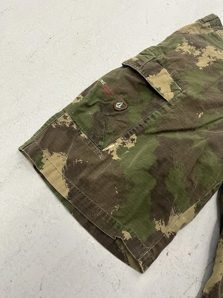 Vintage Volcom Scout Camo Ripstop Cargo Shorts 34 Y2K 11in Inseam Surf Beach - Image 3 of 4