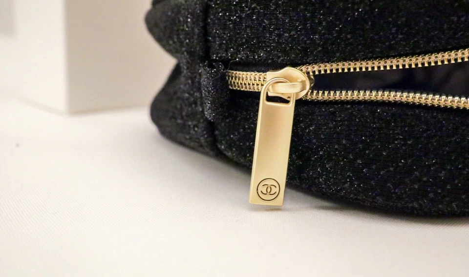 Bolso sin asas Chanel Beaute de maquillaje cosmético bolsa (NEGRO BRILLO) con caja de regalo Foto 4 de 4