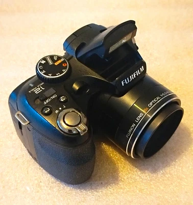 Fujifilm FinePix S1800 12.2MP Compact Digital Bridge Camera Black Tested #794