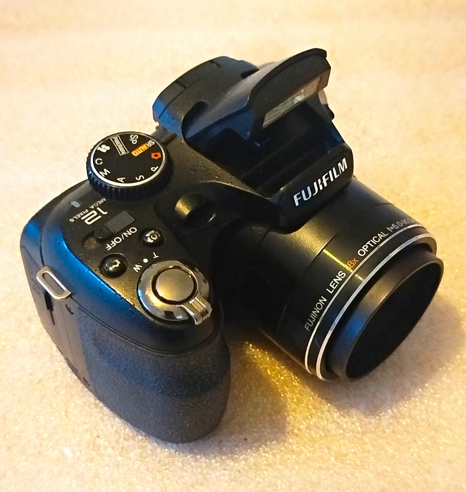 Fujifilm FinePix S1800 12.2MP Compact Digital Bridge Camera Black Tested #794, photo 1 of 5
