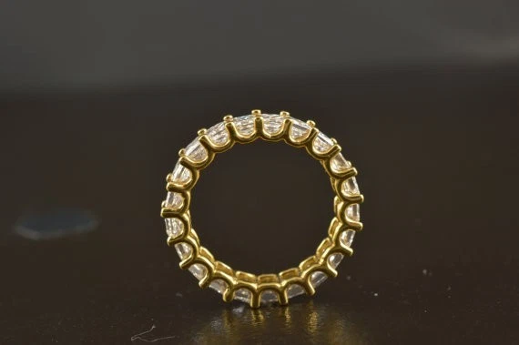 Alianza de enternidad de boda de diamantes creados en laboratorio por princesa de 2,86 quilates de oro amarillo de 14 k 7 Foto 3 de 4