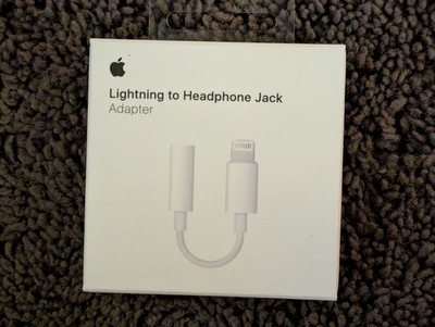 Apple Lightning to Headphone Jack