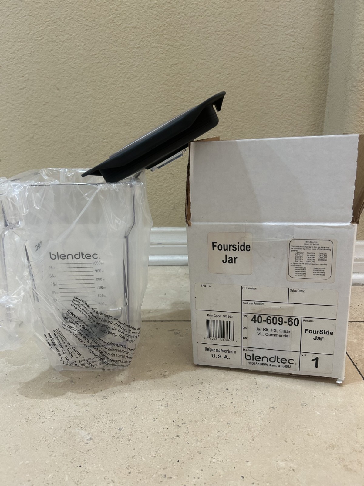 BlendTec Fourside Jar 32oz New w/Lid 