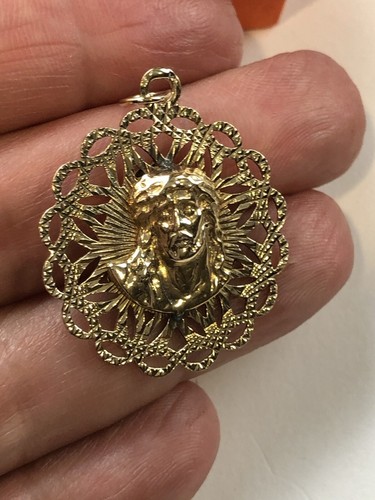 Vintage 2 sided 14k yellow gold Jesus 