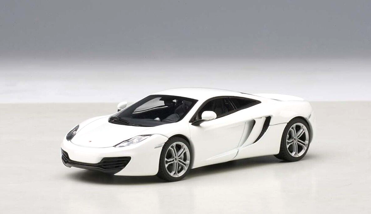 1/43 McLaren MP4-12C (White) With Showcase Diecast Car Model By