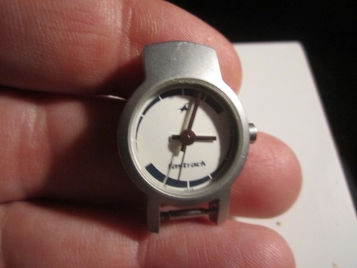 2 FASTRACK WATCHES MADE IN INDIA NO BANDS BOTH NEED NEW BATTERIES TO RUN BBA33A - Picture 5 of 6