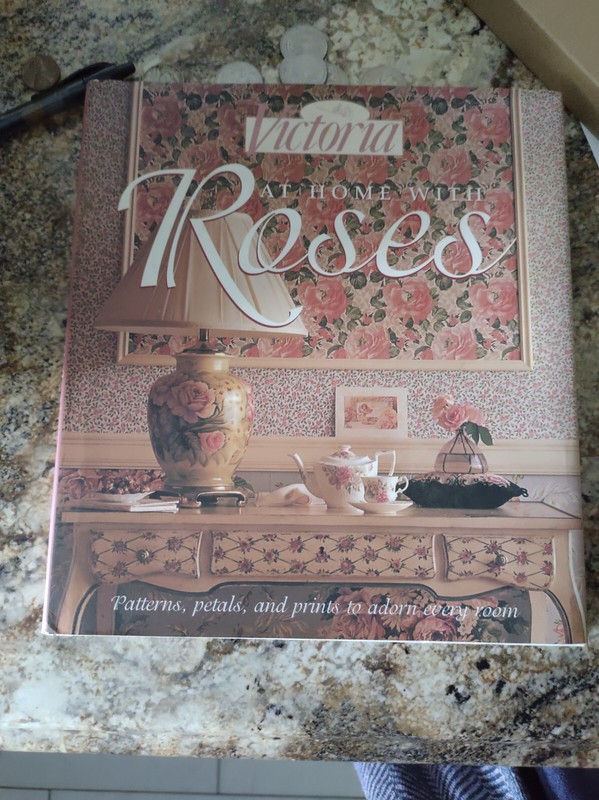 Rose Book: Victoria Magazine At Home with Roses