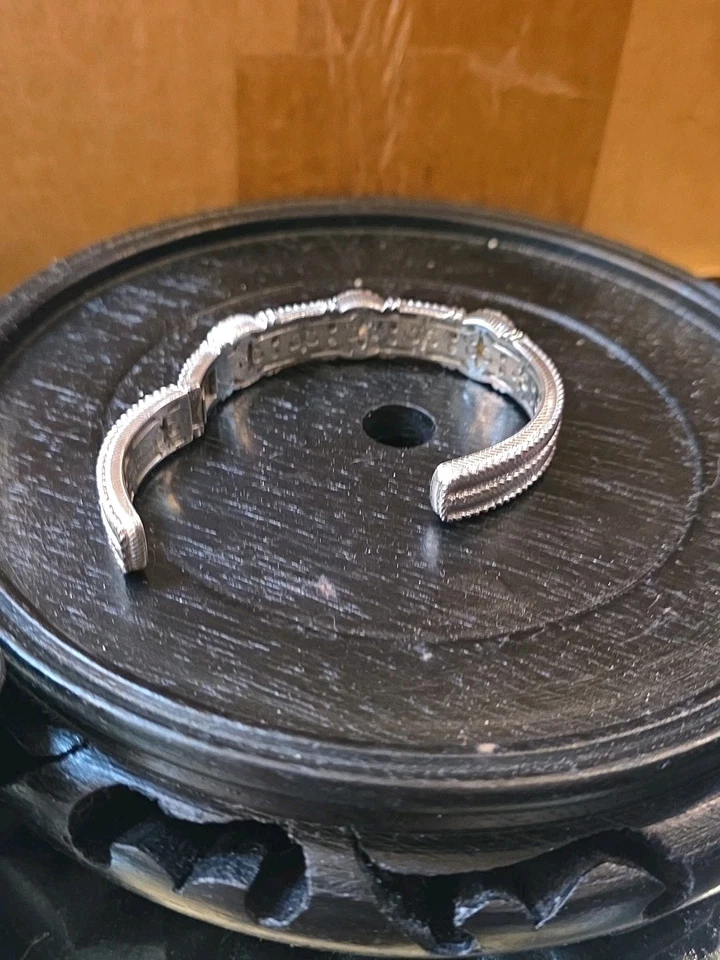 Brazalete Judith Ripka plata de ley amatista con bisagras Foto 3 de 4