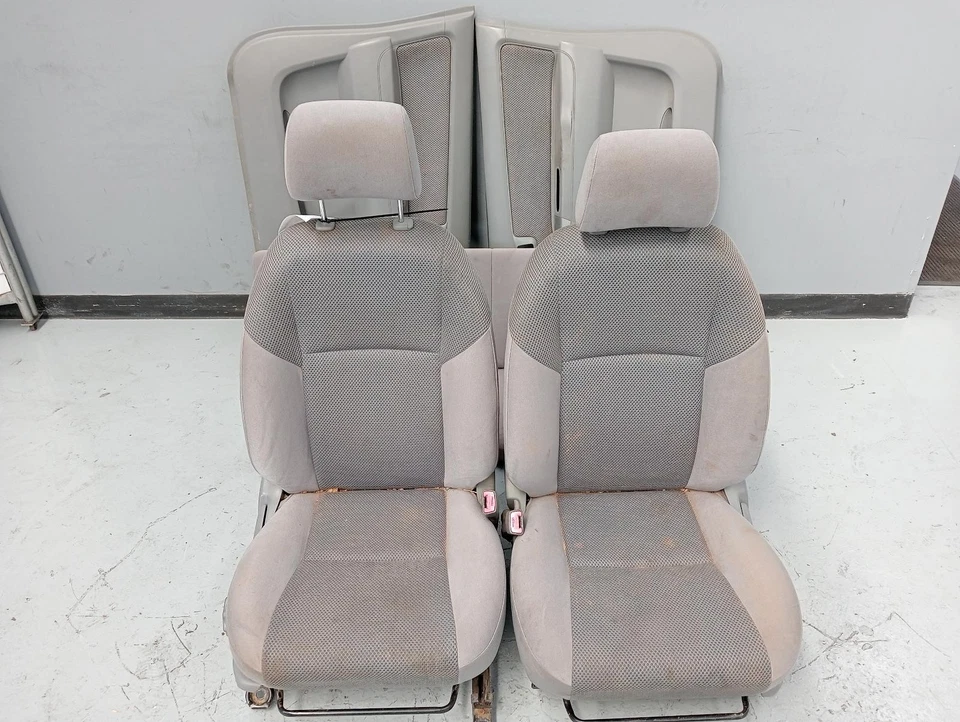 TOYOTA HILUX COMPLETE INTERIOR CLOTH, 03/05-06/11 2009 - image 2 of 4