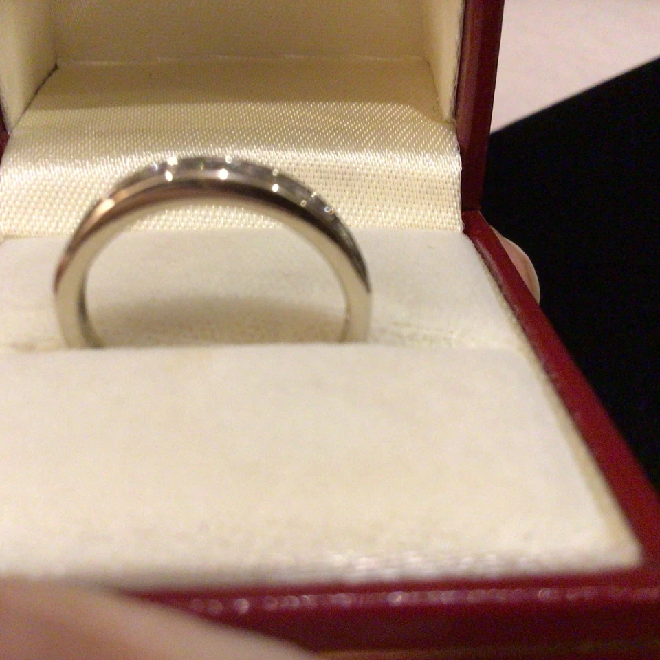 Hermosa banda de aniversario para damas 14 kt, diamantes genuinos .49 Ct�� Foto 2 de 4