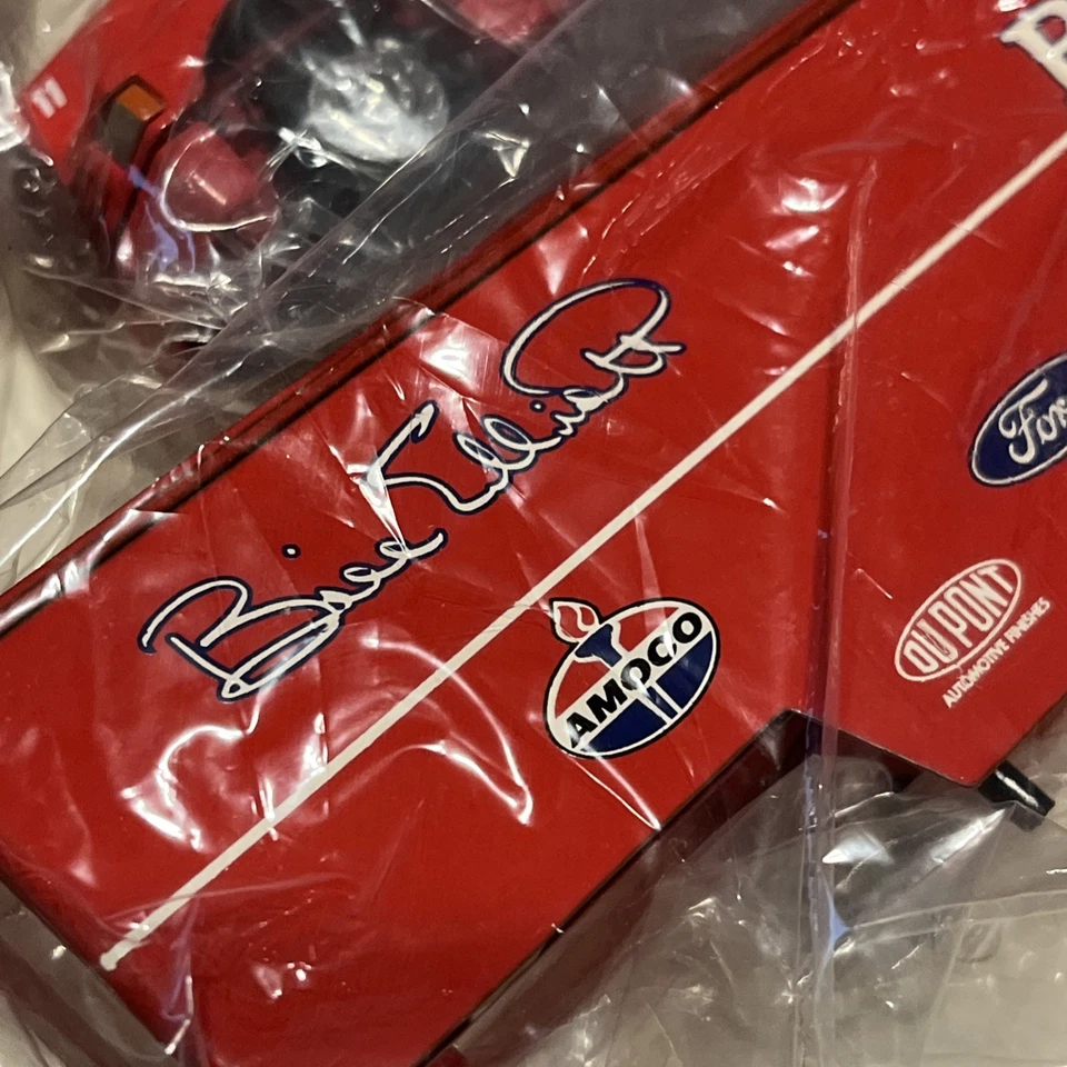 Winross American Racing - #11 Bill Elliot Budweiser - 1:64 Scale Diecast - Image 3 of 4