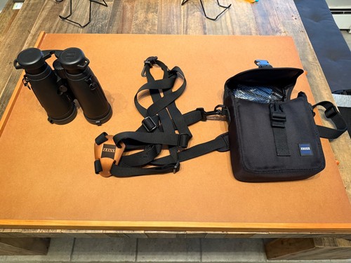 Zeiss Binoculars Victory 8x45 T* RF - Picture 2 of 8
