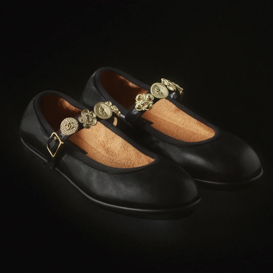 CHANEL 24A Metiers D'Art Leather Mary Jane Charm Strap Flat